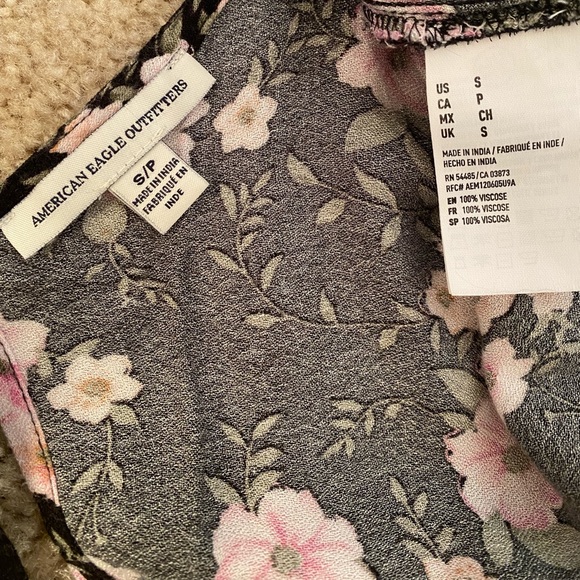 American Eagle Crop Top - Picture 4 of 4